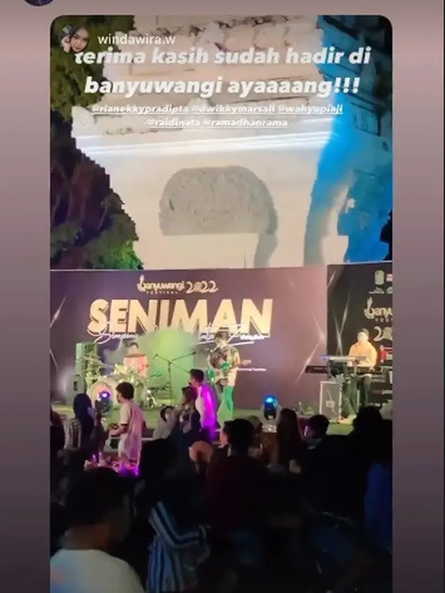 Rian bersama D'Masiv tetap manggung di Banyuwangi beberapa jam setelah kecelakaan (Foto: Instagram/@rianekkypradipta)