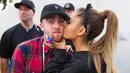 Dilansir dari AceShowbiz, teman-teman Ariana sendiri membenci hubungannya degan Mac. (REX-Shutterstock)