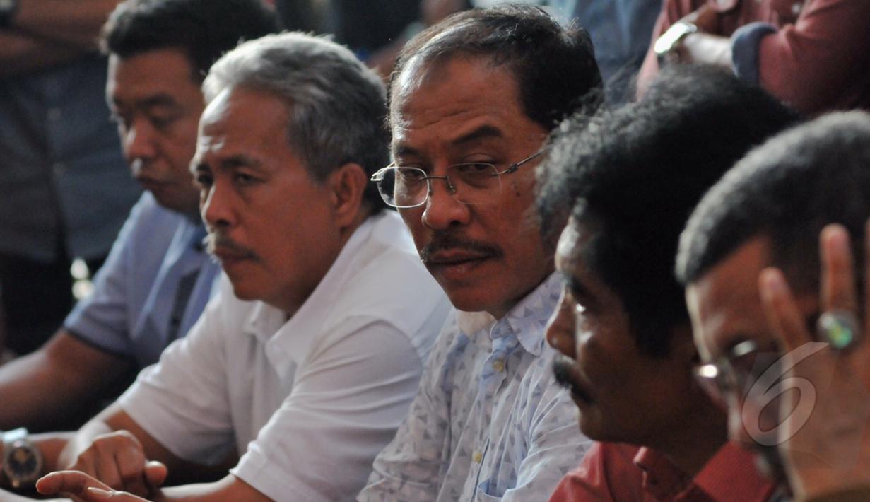 Mantan Wali Kota Makassar, Ilham Arief Sirajuddin, mengaku bersyukur atas putusan hakim Pengadilan Negeri Jakarta Selatan yang mengabulkan gugatan praperadilan yang diajukannya kepada KPK, Jakarta, Selasa (12/5/2015). (Liputan6.com/Andrian M Tunay)