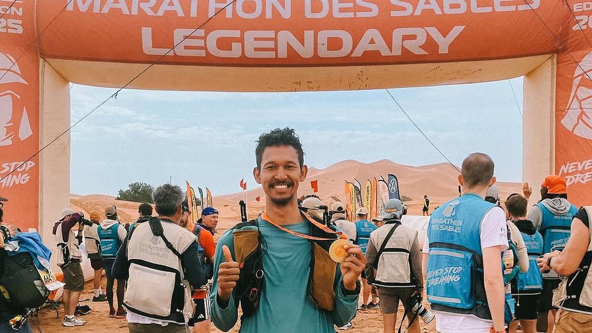 Potret Diego Yanuar Adik Andien Marathon di Gurun Sahara, Tempuh 250 Km Pakai Sandal