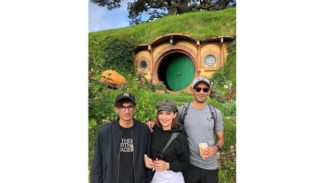 Jarang Terekspos, Ini 6 Momen Mesra Najwa Shihab Bareng Suami