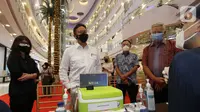 Menteri Kesehatan Budi Gunadi Sadikin (kedua kiri) didampingi Direktur Utama APL Bacelius Ruru, Wakil Dirut Noer Indradjaja, Center Director Central Park dan Neo Soho Mall V. Pauline Fillian saat meninjau Mini Sentra Vaksinasi di Central Park Mall Jakarta Barat (22/8/2021) (Liputan6.com/HO/Ading)