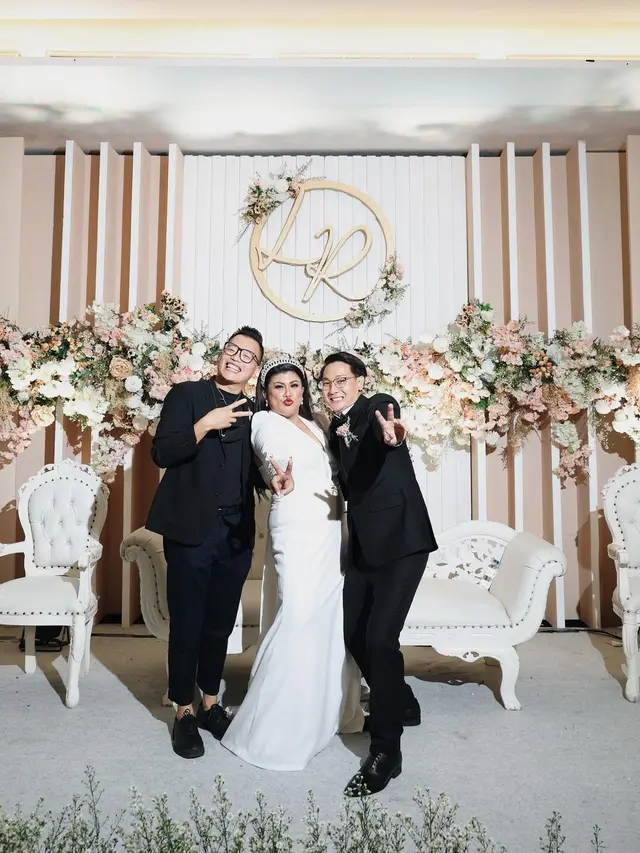 6 Momen Pernikahan Regina Ivanova dan Lucky Jayadi, Penuh Kebahagiaan