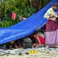Sebelumnya pada Selasa 21 November 2023 lalu, sekitar 200 warga Rohingya juga mendarat di Sabang. Mereka kini telah di bawa ke lokasi penampungan di bekas Kantor Imigrasi Lhokseumawe. (CHAIDEER MAHYUDDIN/AFP)