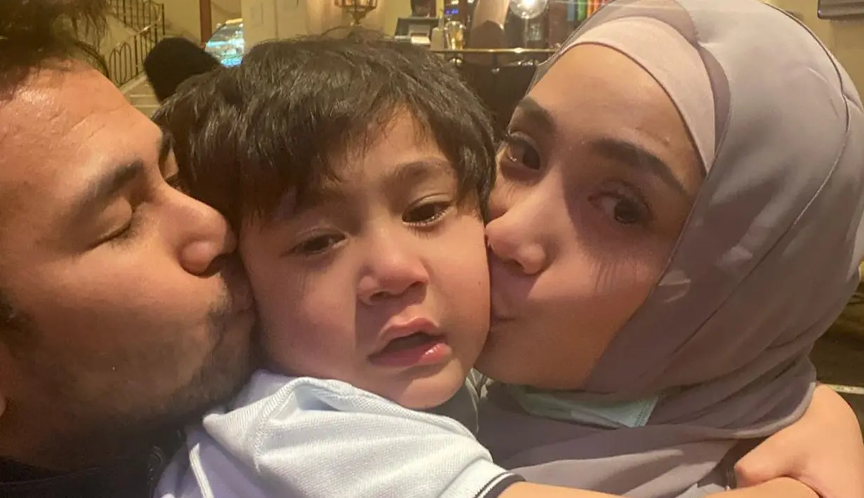 Raffi Ahmad dan Nagita Slavina (Instagram/raffinagita1717)