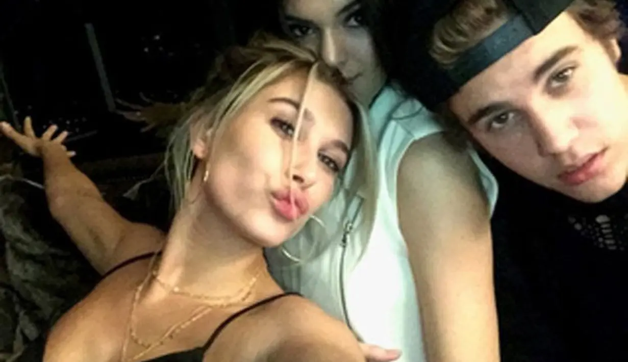 Hailey Baldwin dan Justin Bieber sudah memamerkan kemesraan mereka pada dunia dengan berciuman di New York City. (instagram/haileybaldwin)