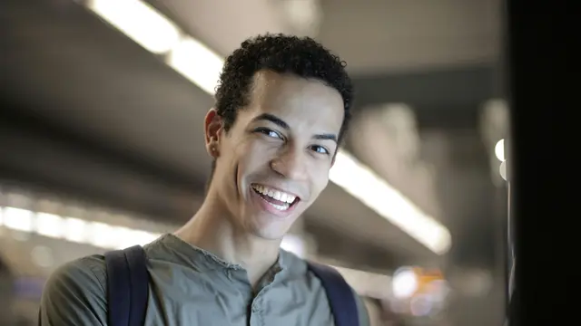 Ilustrasi Undercut untuk Rambut Keriting