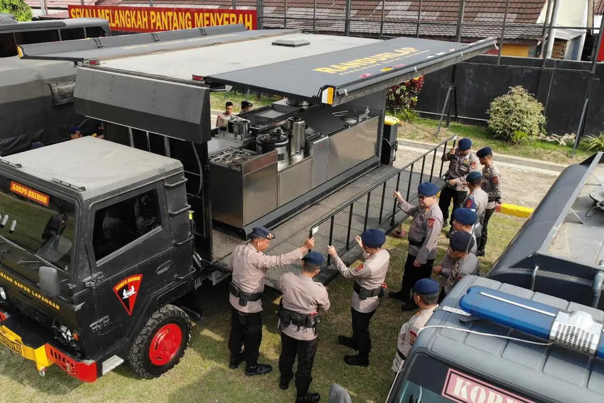 Brimob Polda Lampung siagakan personel dan peralatan untuk antisipasi bencana alam. Foto : (Istimewa).