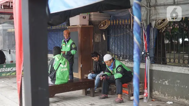 Pengemudi Ojek Daring di Kawasan Cibubur