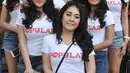 Senyum menggoda para wanita cantik di perhelatan Papilion Fun Golf Competition, Jakarta, Jumat (8/5/2015). Kehadiran para wanita cantik ini menjadi warna tersendiri pada pertandingan golf tersebut. (Liputan6.com/Herman Zakharia)