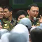 Gubernur DKI Basuki Tjahaja Purnama saat memberikan pengarahan disela tinjauannya di hari pertama pelaksanaan ujian nasional (UN) di SMKN 27 Jakarta, Senin (13/4/2015). (Liputan6.com/Herman Zakharia)