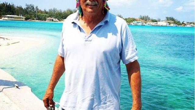 7 Gaya Fashion Pakai Aksesoris Nyeleneh Ini Bikin Geleng Kepala