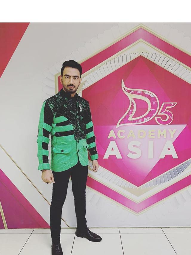 7 Pesona Reza Zakarya, Dipercaya Jadi Komentator Dangdut Academy Asia 5
