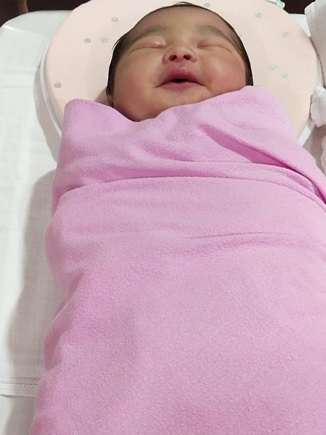 Berusia 40 Hari, Ini 5 Momen Kenangan Manis Glenn Fredly bersama Baby Gewa