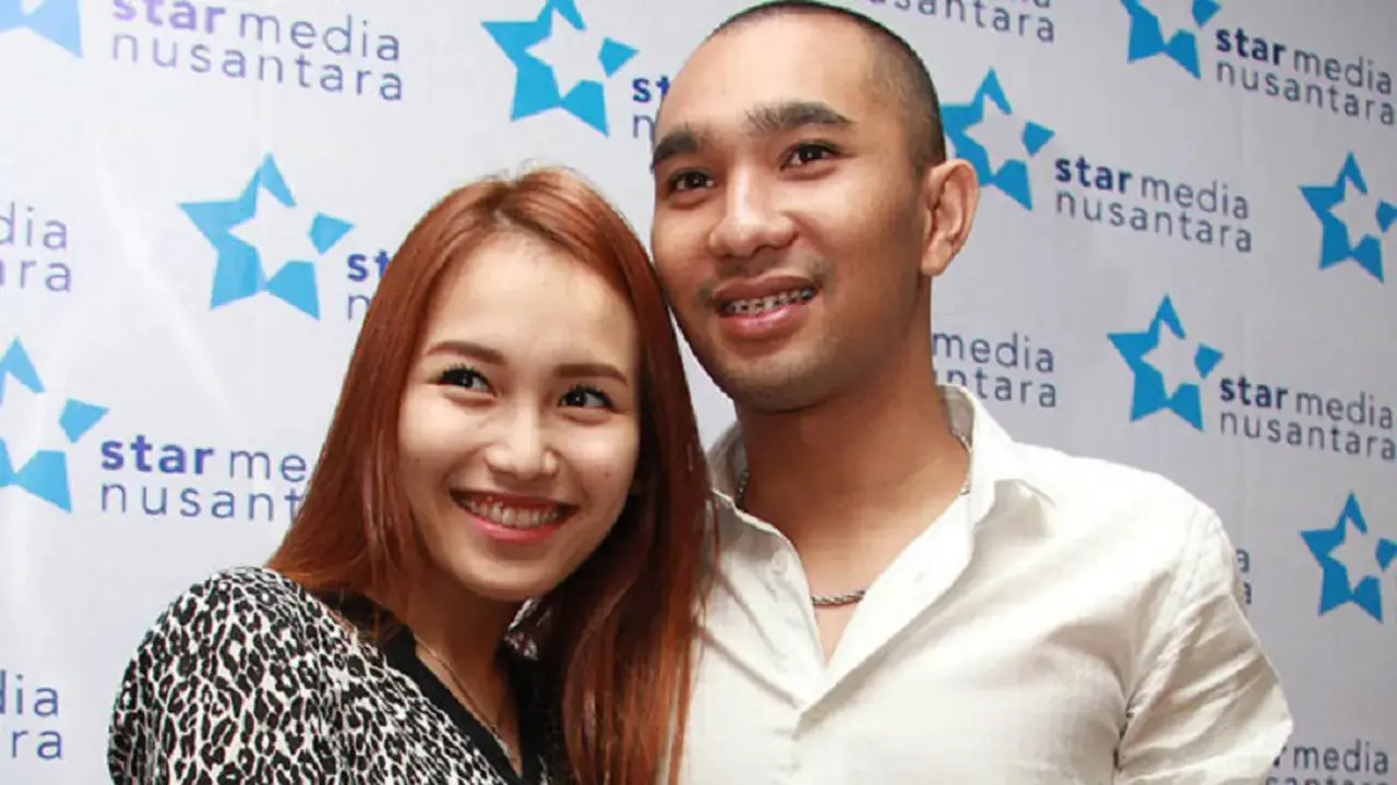 [Fimela] Ayu Ting Ting dan Enji