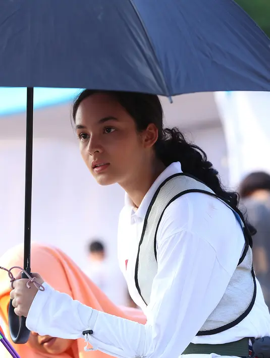 Sejak berperan menjadi Lilis Handayani, Chelsea Islan belajar olahraga panahan. Dirinya pun juga menjadi tahu mengenai sejarah 3 Srikandi. (Galih W. Satria/Bintang.com)