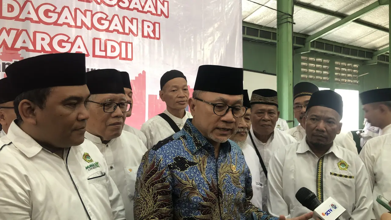 Menteri Perdagangan (Mendag) Zulkifli Hasan menghadiri kegiatan Silaturahmi Kebangsaan Dewan Pimpinan Wilayah Lembaga Dakwah Islam Indonesia (DPW LDII) di Pesantren Al-Furqan, Cimone Jaya, Karawaci, Tanggerang, Sabtu, (30/9/2023). (Elza/Liputan6.com)