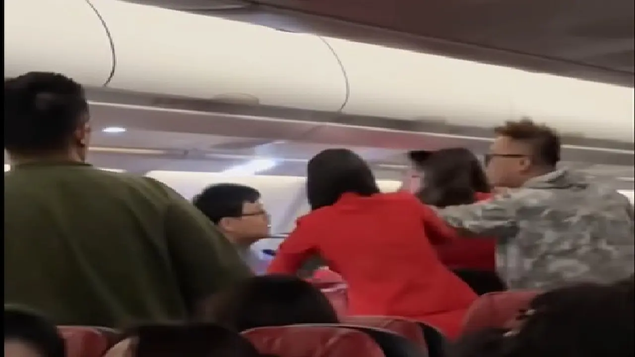 Pertengkaran Antar-penumpang Pecah dalam Penerbangan AirAsia X Gara-gara Suara Obrolan Terlalu Berisik