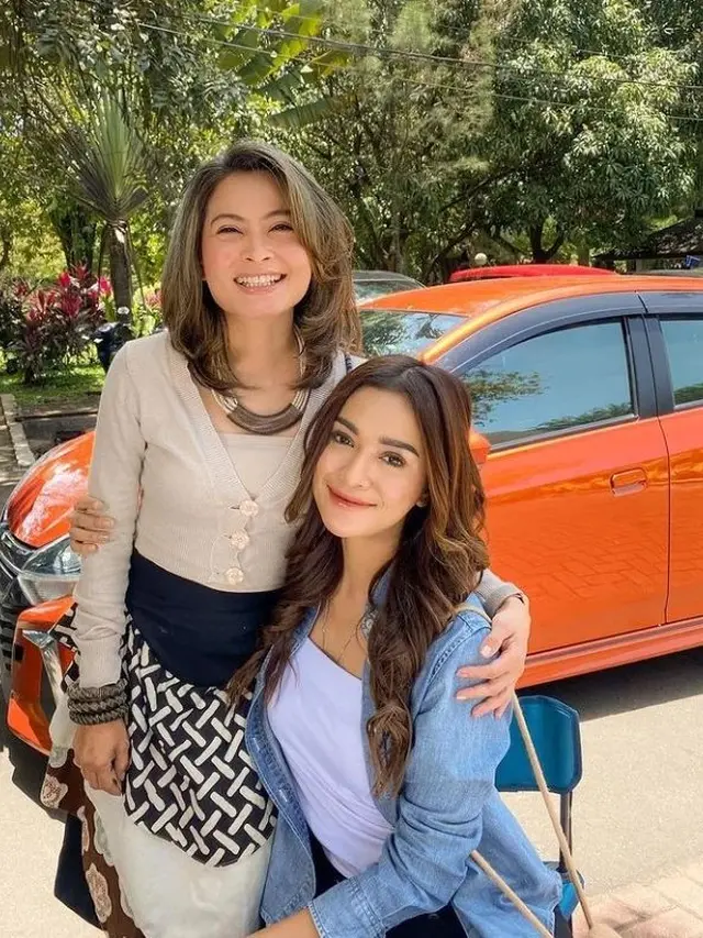 7 Potret Ade Herlina, Presenter yang Kini Main Sinetron Asmara 2 Dunia