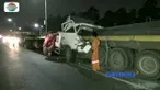 Dua orang tewas akibat tertimbun material kecelakaan antara truk muatan baja dan muatan besi di Jalan Tol Wiyoto Wiyono, Jakarta.