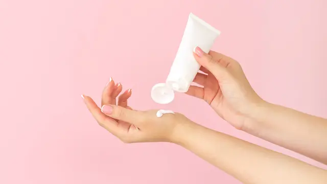 Beda Mineral vs Physical Sunscreen, Mana yang Lebih Baik Digunakan Ya?