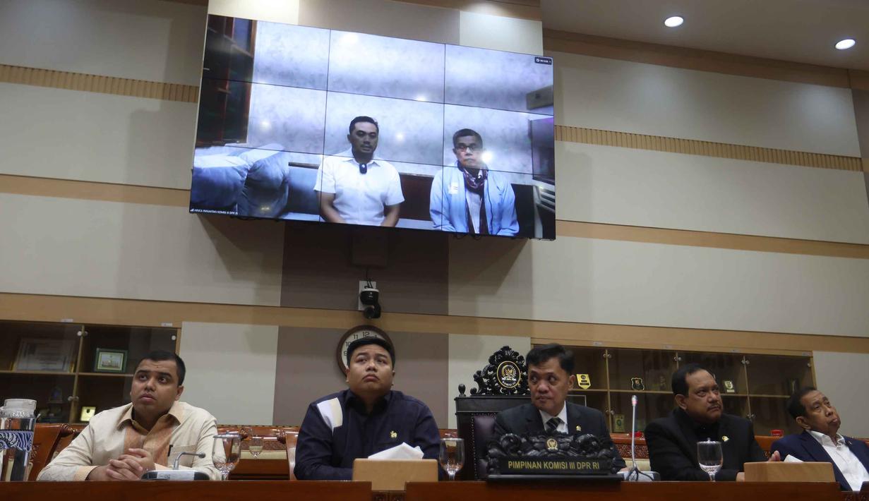 Kasus ini bermula ketika, Amsal Sitepu, seorang videografer di Sumatera Utara ditetapkan sebagai tersangka dalam perkara dugaan korupsi dalam kegiatan pembuatan video profil desa di Kabupaten Karo. Tampak dalam foto, Ketua Komisi III Dewan Perwakilan Rakyat Republik Indonesia (DPR RI), Habiburokhman (ketiga kiri) saat menggelar Rapat Dengar Pendapat Umum (RDPU) terkait kasus videografer Amsal Sitepu yang menjadi terdakwa kasus dugaan korupsi dalam kegiatan pembuatan video profil desa di Ruang Rapat Komisi III DPR RI, Kompleks Parlemen, Senayan, Jakarta, pada Senin (30/3/2026). (Kapanlagi.com/Budy Susanto)