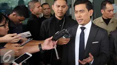 Bupati Kepulauan Morotai, Maluku Utara Rusli Sibua kembali absen dalam pemanggilan penyidik KPK, Jakarta, Selasa (7/7/2015). Melalui pengacaranya Achmad Rifai, Rusli mengirimkan surat mengenai ketidak hadirannya. (Liputan6.com/Helmi Afandi)