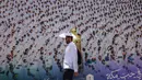 Diketahui, cuaca panas dan sengatan matahari bisa menjadi masalah serius bagi jemaah, khususnya selama musim haji. Cuaca dan suhu yang ekstrem serta paparan sinar matahari langsung dapat menyebabkan heatstroke (sengatan panas) dan dehidrasi. (HAZEM BADER/AFP)