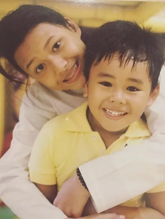 <p>Yuni Shara juga mengunggah potret ketika Aurel menginjak remaja. &ldquo;Hii Birthday girl Titania Aurelie Nur Hermansyah. #hbd #aurel #kakakloli #10Juli2018,&rdquo; tulis Yuni. (Foto: Instagram @yunishara36)</p>