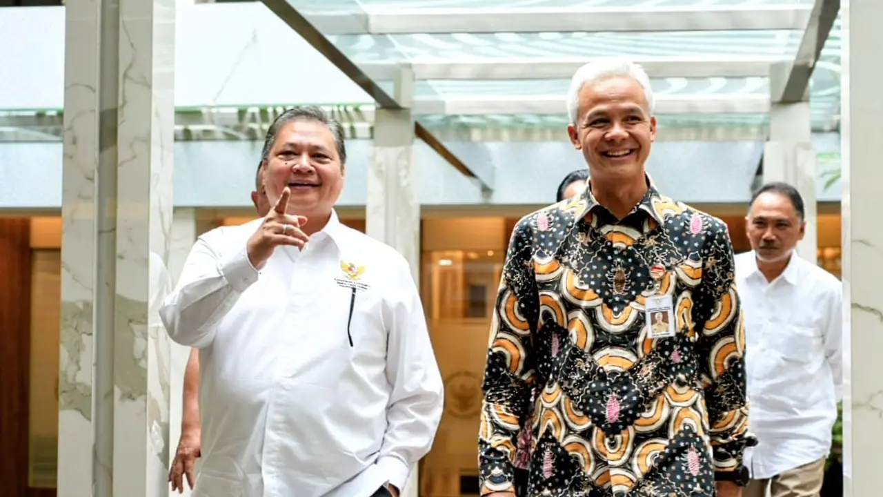 Menteri Koordinator Bidang Perekonomian Airlangga Hartarto mengundang Gubernur Jawa Tengah Ganjar Pranowo beserta Kementerian/Lembaga terkait dalam Rapat Koordinasi Pembahasan Proyek Strategis Nasional di Jawa Tengah.
