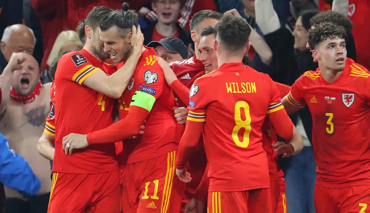 Zona Eropa masih menyisakan satu tiket lagi di babak play-off yang akan diperebutkan oleh Wales menghadapi pemenang antara Skotlandia dan Ukraina. Laga Skotlandia dan Ukraina masih tertunda akibat invasi Rusia ke Ukraina, yang akhirnya mendiskualifikasi Rusia. (AFP/Geoff Caddick)