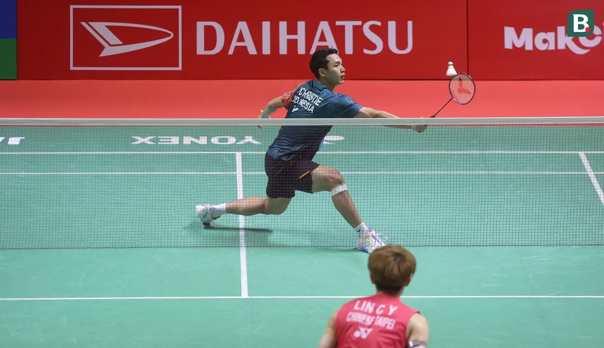 Tunggal putra Indonesia, Jonatan Christie, sukses menaklukkan wakil Chinese Taipei, Lin Chun-Yi, pada babak 16 besar Indonesia Masters 2025 di Istora Senayan, Jakarta, Kamis (23/1/2025). Jojo menang dengan skor 21-9, 10-21, dan 21-15. (Bola.com/M Iqbal Ichsan)