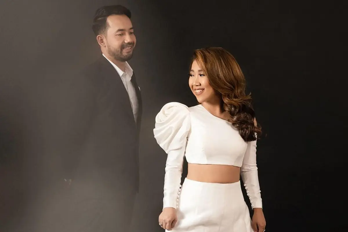 Gaya Prewedding Kiky Saputri dan Muhammad Khairi Tema Black and White, Menawan