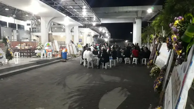 karangan bunga duka cita di rumah duka Hari Darmawan
