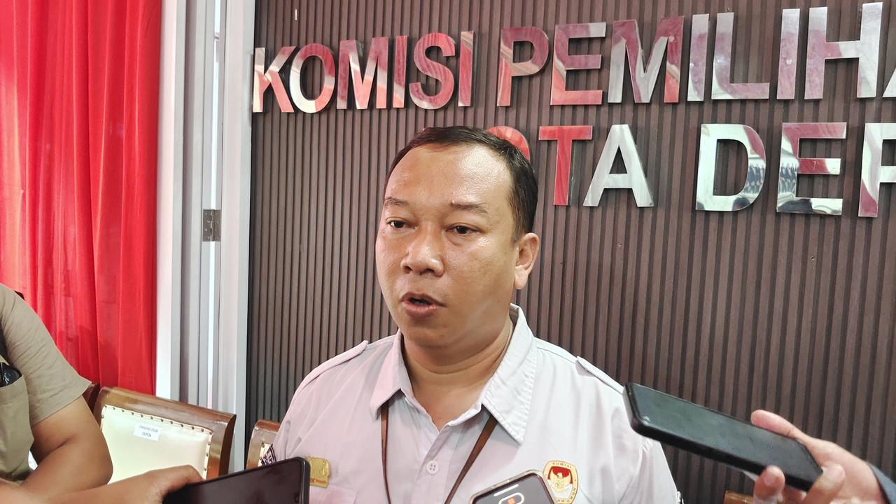 Ketua KPUD Kota Depok, Willi Sumarlin saat ditemui di kantor KPUD KOta Depok. (Liputan6.com/Dicky Agung Prihanto)