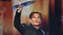 Rangkaian kata disampaikan Depp sebagai bentuk rasa terima kasihnya kepada para fans yang selalu setia bersamanya. Penghargaan ‘Favorite Movie Icon’ diterima Depp tahun ini. (AFP/Bintang.com)