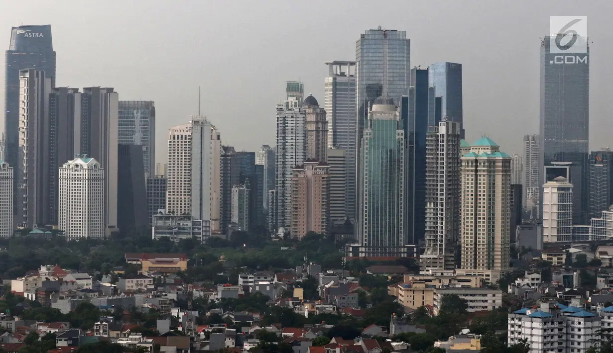 Pemandangan gedung bertingkat di Jakarta, Selasa (30/4/2019). Presiden Joko Widodo atau Jokowi mengatakan, pemerintah saat ini masih terus mengkaji wilayah yang layak untuk menjadi ibu kota baru pengganti Jakarta. (Liputan6.com/JohanTallo)