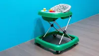 Baby Walker Dipercaya Bantu Bayi Cepat Jalan, Dokter Justru Ingatkan Efek Negatifnya
