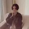 Fashion Yoona SNSD Padu Padan Jaket Kulit dan Hoodie Bernuansa Musim Gugur