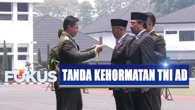 Prosesi penyematan penghargaan dipimpin langsung oleh KSAD Jenderal TNI Andika Perkasa.