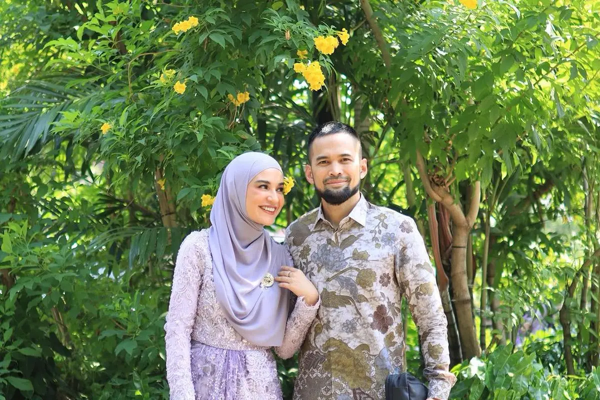Kebaya kondangan Zaskia dan Shireen Sungkar