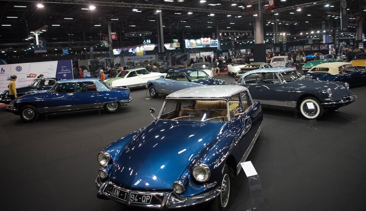 Citroen DS Chapron ditampilkan selama pameran mobil Retromobile di Paris, Prancis (5/2). Pameran ini diselenggarakan dari tanggal 6 sampai 10 Februari 2019. (AFP Photo/Eric Feferberg)
