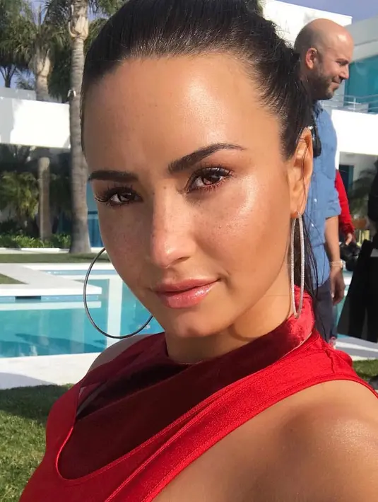 "Demi akan direhab untuk beberapa bulan dan akan melakukan program khusus agar ia mendapatkan apa yang dibutuhkan," ujar sumber. (instagram/ddlovato)