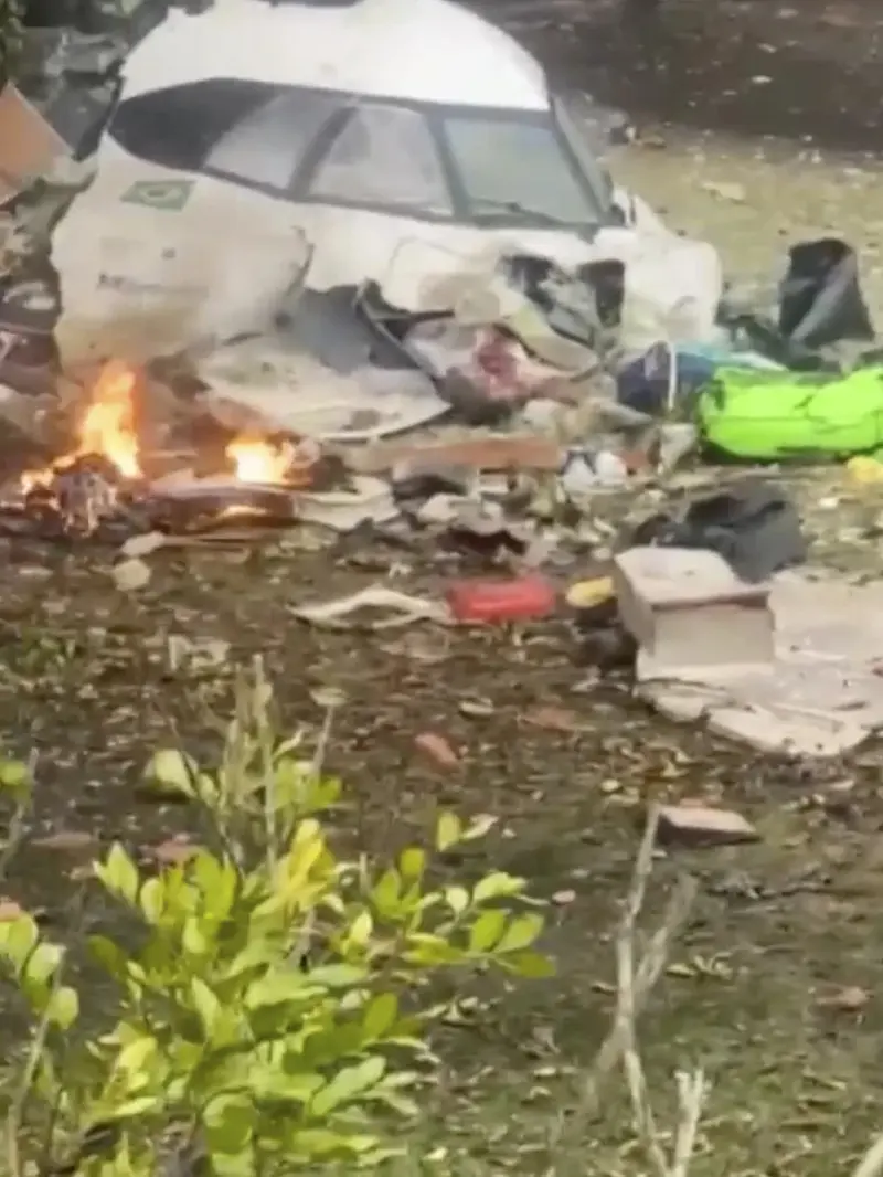 Pesawat Voepass jatuh di Sao Paulo, Brasil, Jumat 9 Agustus 2024. (Frame Grab/Felipe Magalhaes Filho/AP)