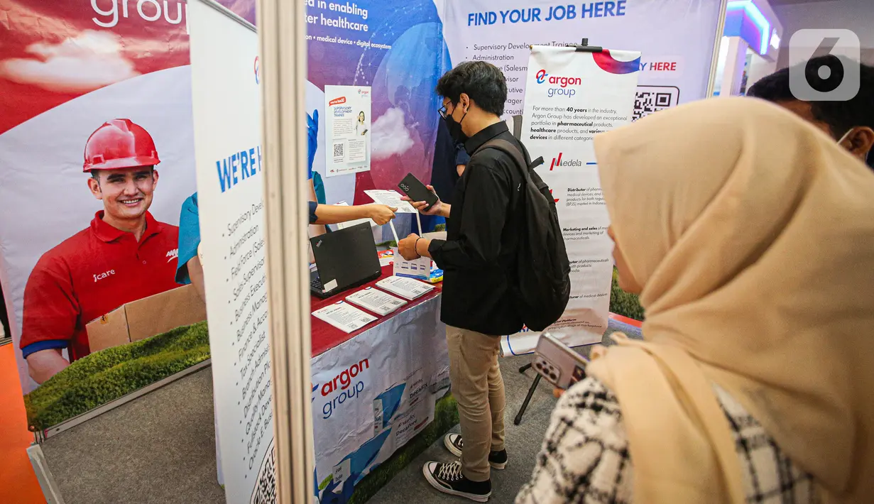 Setiap tahun, jumlah angkatan kerja terus bertambah dan tak sebanding dengan lowongan pekerjaan yang tersedia. (Liputan6.com/Faizal Fanani)