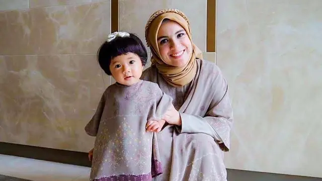 Inspirasi gamis lebaran anak 2025 (credit: instagram/missnyctagina)