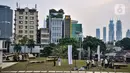 Pengunjung saat menikmati sore hari di Taman Ismail Marzuki (TIM), Jakarta, Senin (26/9/2022). Pasca resmi dibuka untuk publik, Taman Ismail Marzuki menjadi destinasi baru bagi warga Ibu Kota sebagai tempat berinteraksi dari berbagai kalangan guna menikmati ruang terbuka, pertunjukkan seni dan kebudayaan. (merdeka.com/Iqbal S Nugroho)