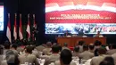 Presiden Jokowi menyampaikan arahan saat acara Rapim Polri 2017 di Auditorium PTIK, Jakarta, Rabu (25/1). Rapim Polri 2017 mengangkat tema "Polri yang Promoter Siap Mengamankan Pilkada Serentak 2017". (Liputan6.com/Johan Tallo)
