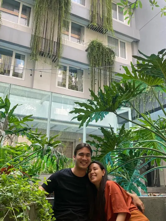 <p>Setelah kabar perselingkuhan menjadi konsumsi publik, yang terbaru, Lady Nayoan ingin mengakhiri rumah tangganya dengan Rendy. Pria yang telah memberikan tiga orang anak. Gugatan telah masuk sejak 10 Juli. [Instagram/rendykjaernett1]</p>