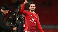 Gelandang Manchester United asal Inggris #07, Mason Mount, merayakan kemenangan timnya di akhir pertandingan leg kedua semifinal Liga Europa antara Manchester United dan Athletic Club Bilbao di Stadion Old Trafford di Manchester, Inggris barat laut, pada 8 Mei 2025. (Oli SCARFF/AFP)